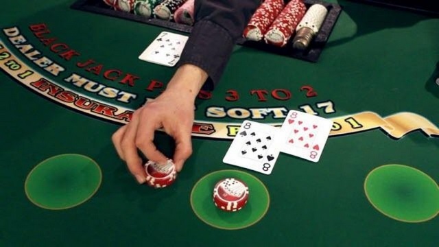 Blackjack là một trong những tựa game bài được ưa chuộng nhất tại những casino truyền thống và online hiện nay.