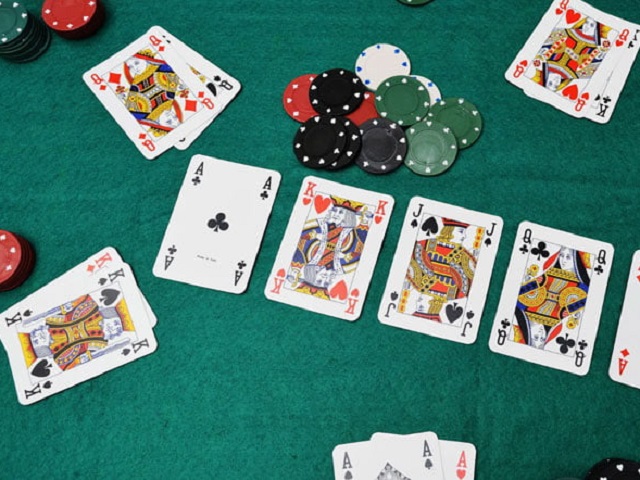Những thuật ngữ Poker người chơi cần nắm rõ